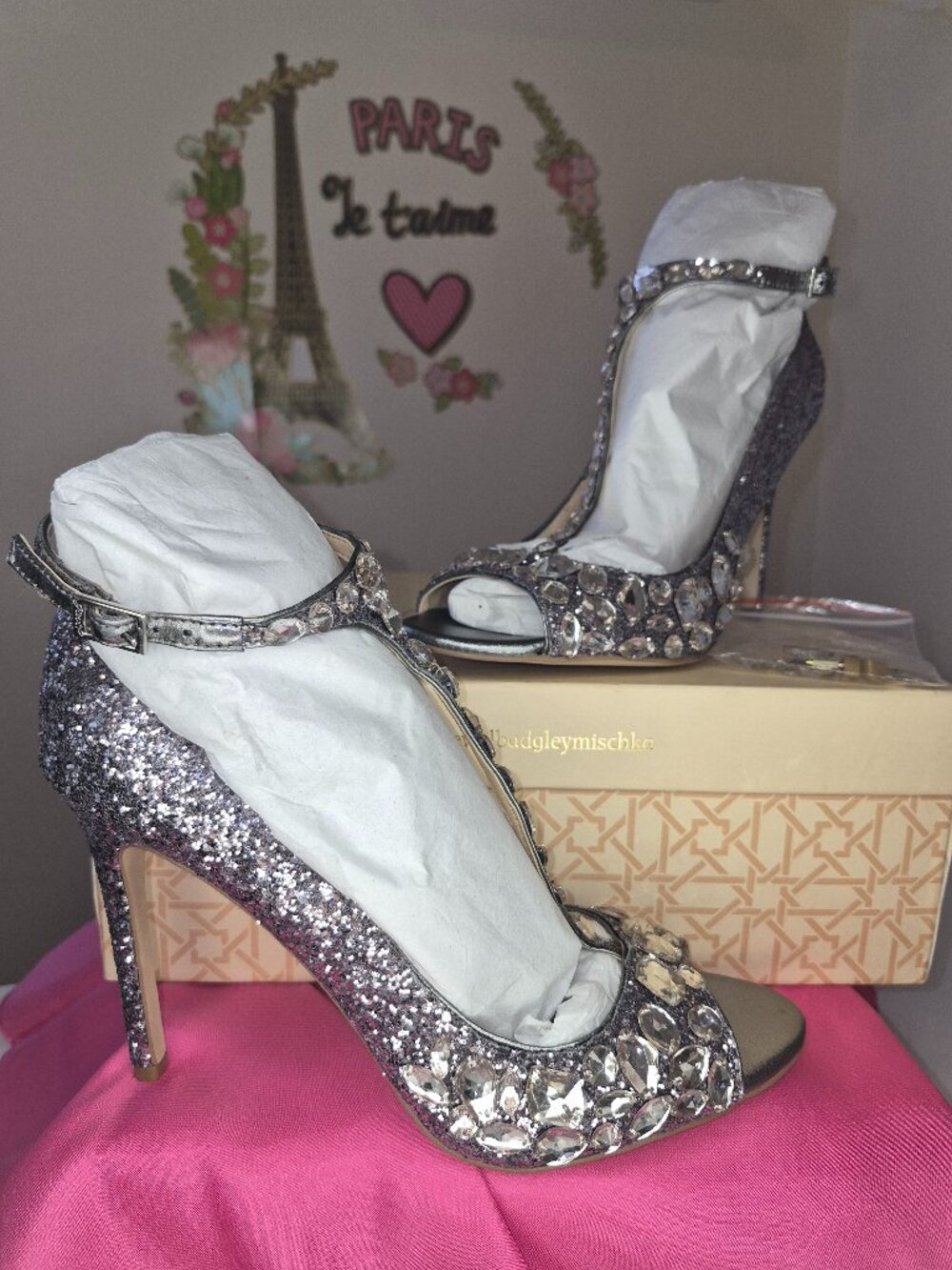 NIB Jewel by Badgley Mishka Conroy Smoke Glitter T-Strap Pumps.